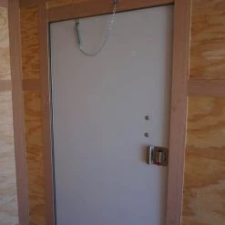 Enclosed Trailer 6'x12' White V-Nose 3,500 lb. Axle Polycore Side -Cheap Trailers Store dsc04461 1 1 2