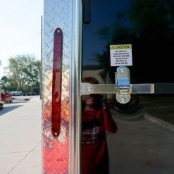 8.5x18 Custom Two-Tone Enclosed Trailer with Rubber Floor -Cheap Trailers Store dsc06456 1 1